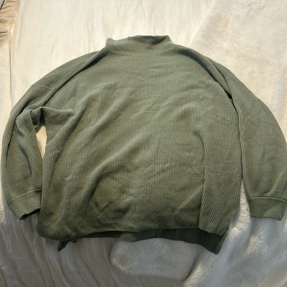 Alice and Olivia caprice drop shoulder tunic sweater in sage green